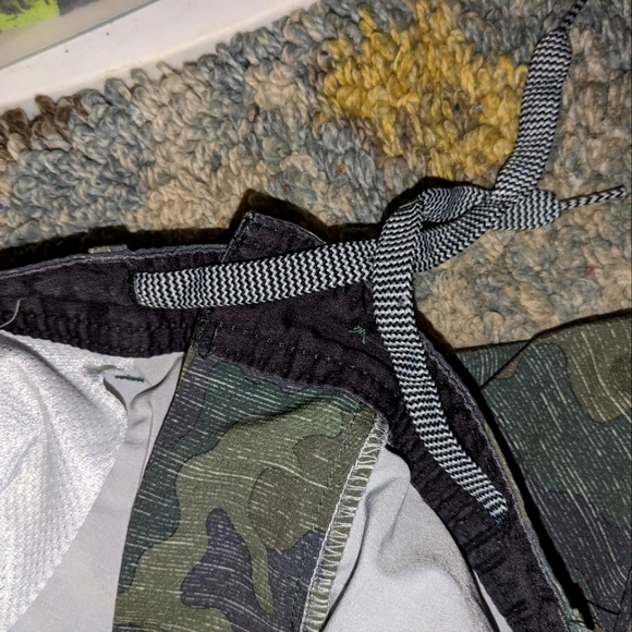 Goodfellow men's walking shorts lightweight with button and a drawstring inside - Picture 6 of 6